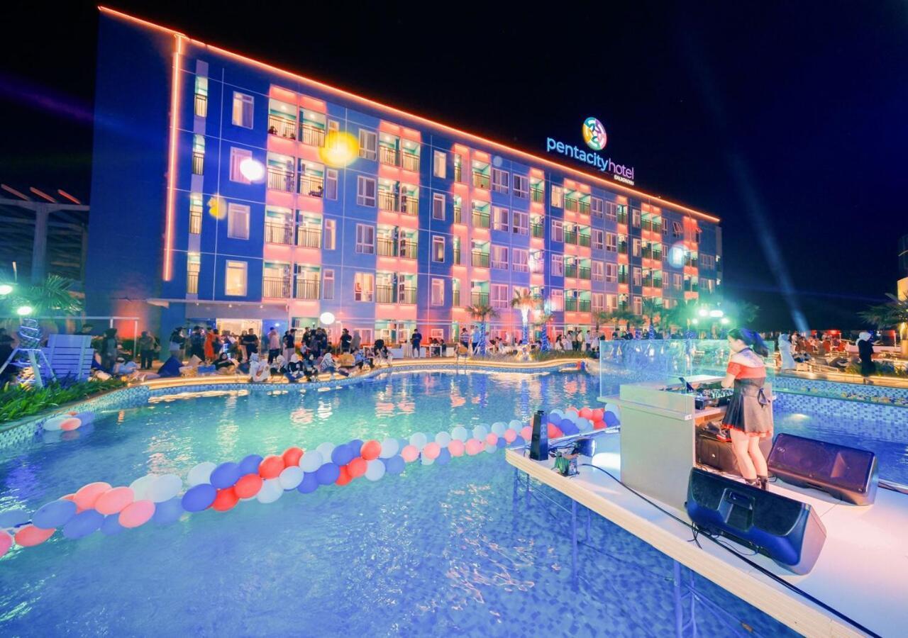 Pentacity Hotel Balikpapan Exteriör bild