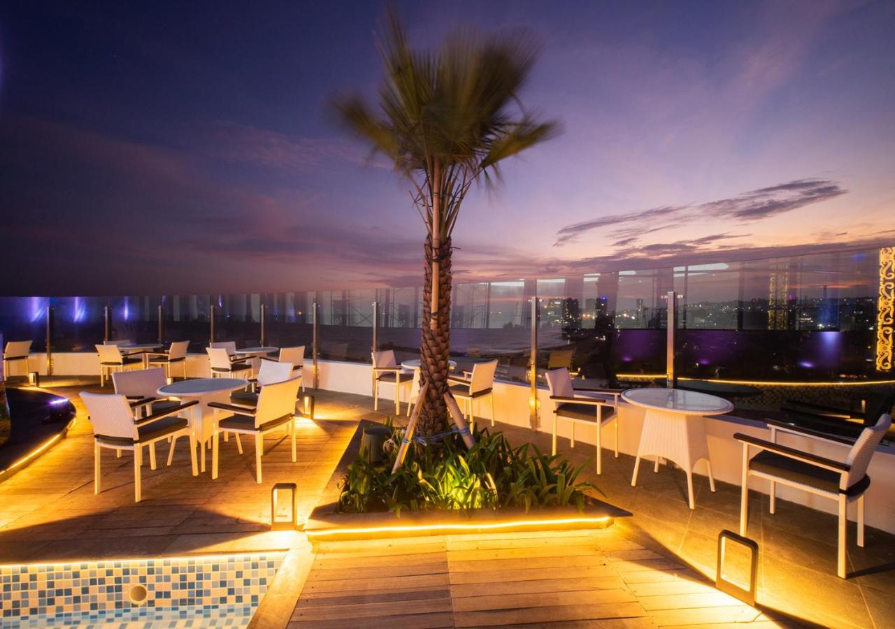 Pentacity Hotel Balikpapan Exteriör bild