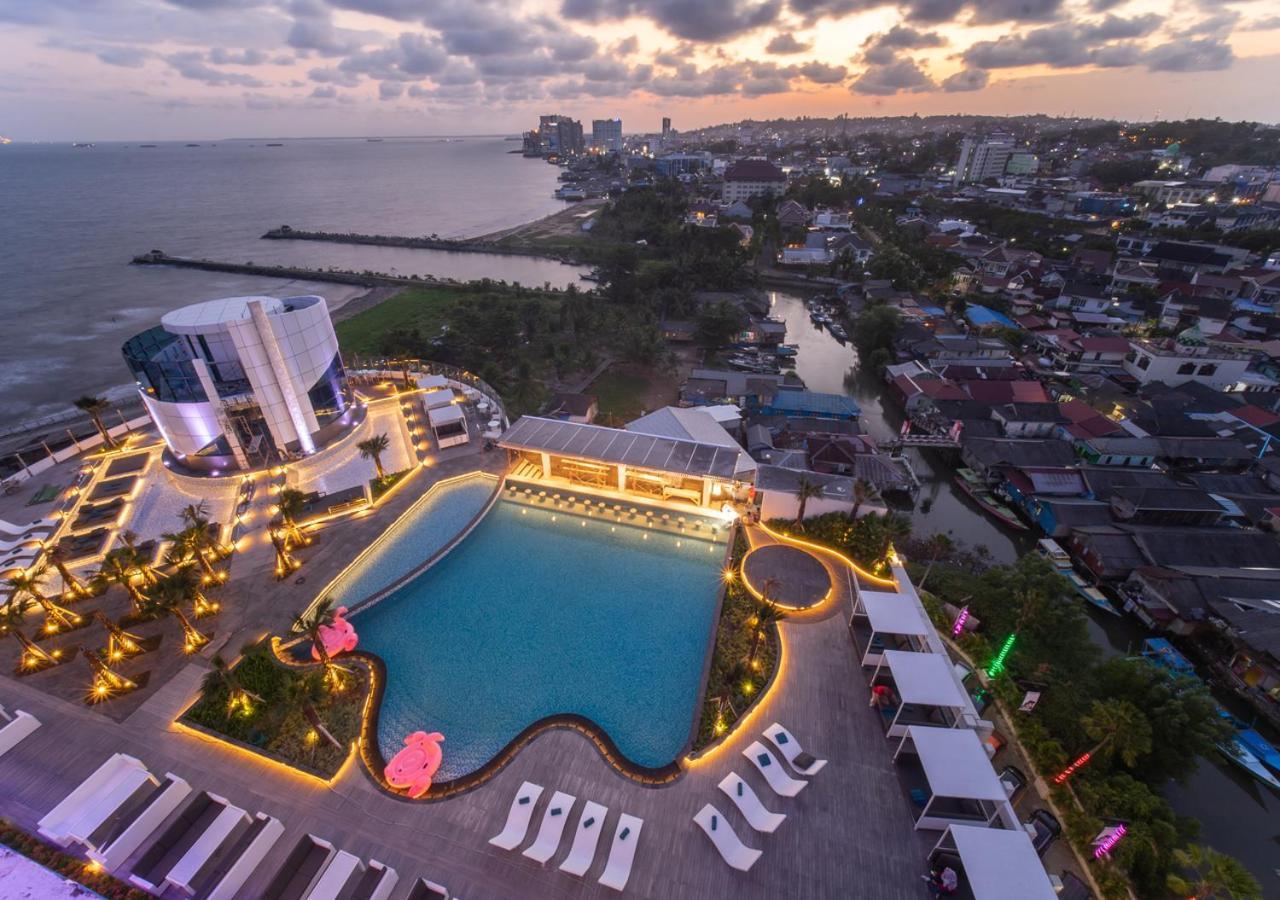 Pentacity Hotel Balikpapan Exteriör bild