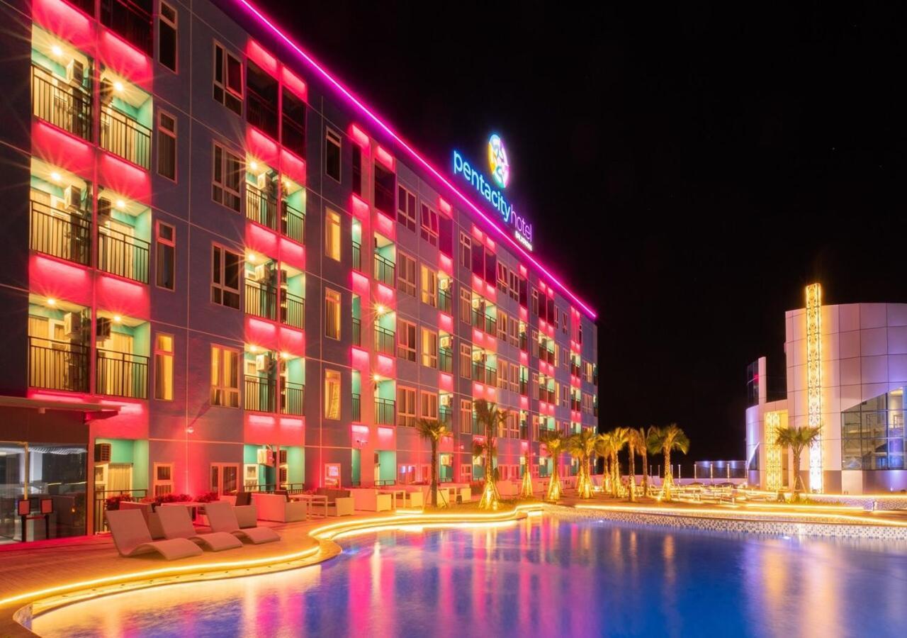 Pentacity Hotel Balikpapan Exteriör bild