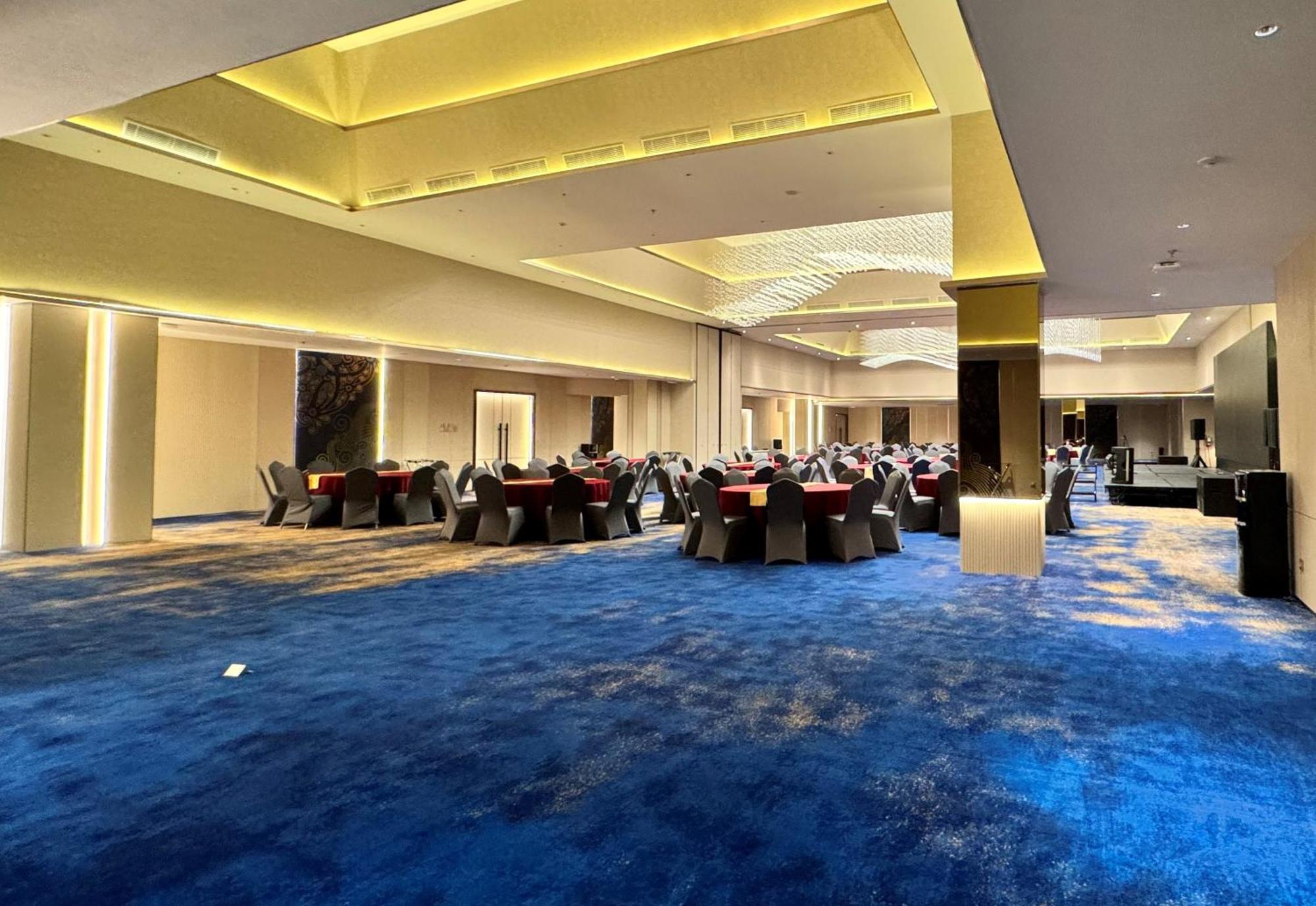 Pentacity Hotel Balikpapan Exteriör bild