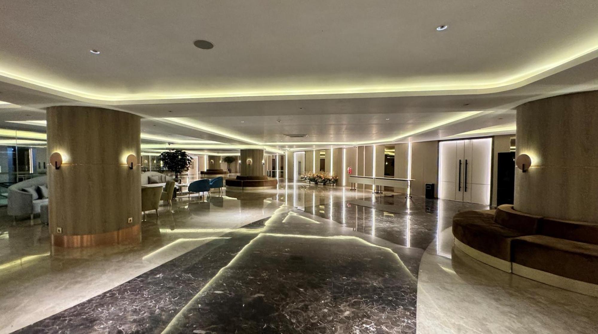 Pentacity Hotel Balikpapan Exteriör bild