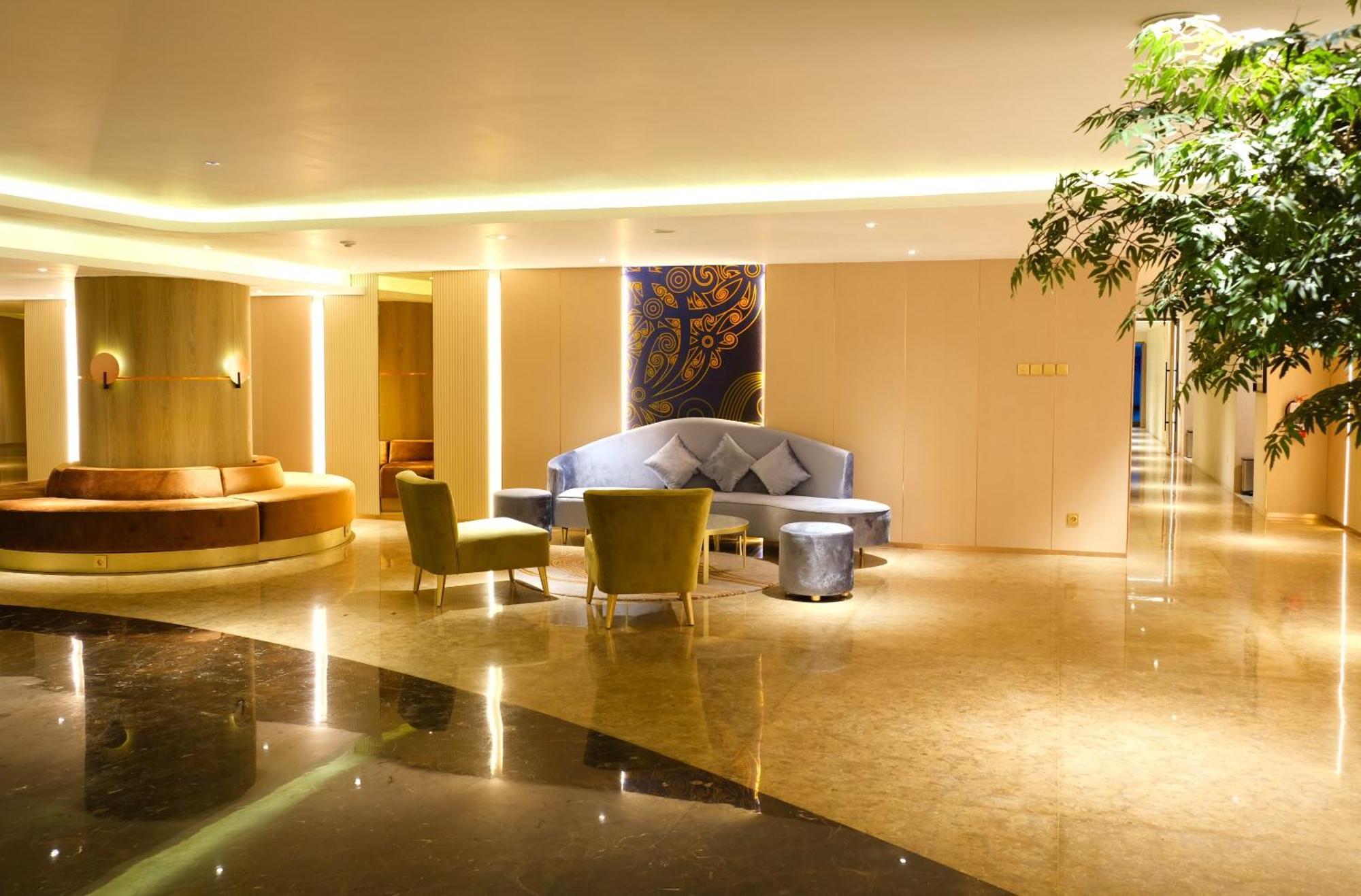 Pentacity Hotel Balikpapan Exteriör bild