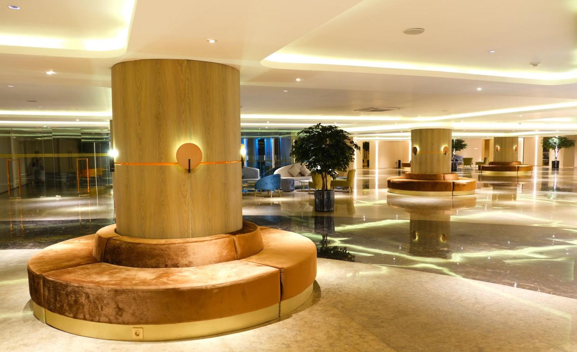 Pentacity Hotel Balikpapan Exteriör bild
