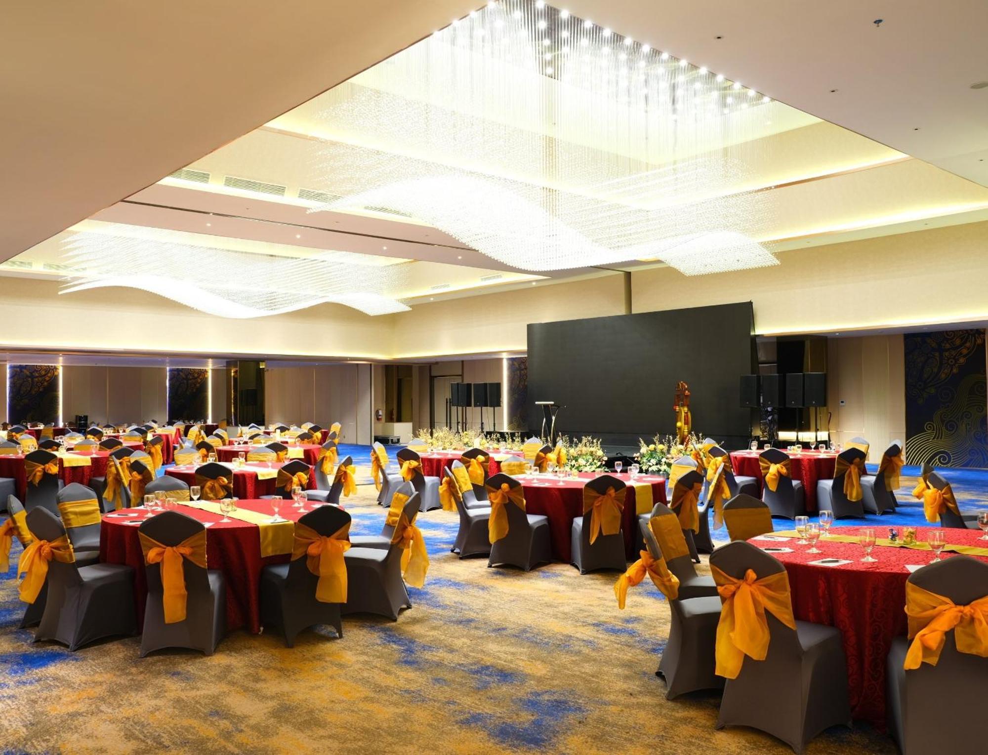 Pentacity Hotel Balikpapan Exteriör bild